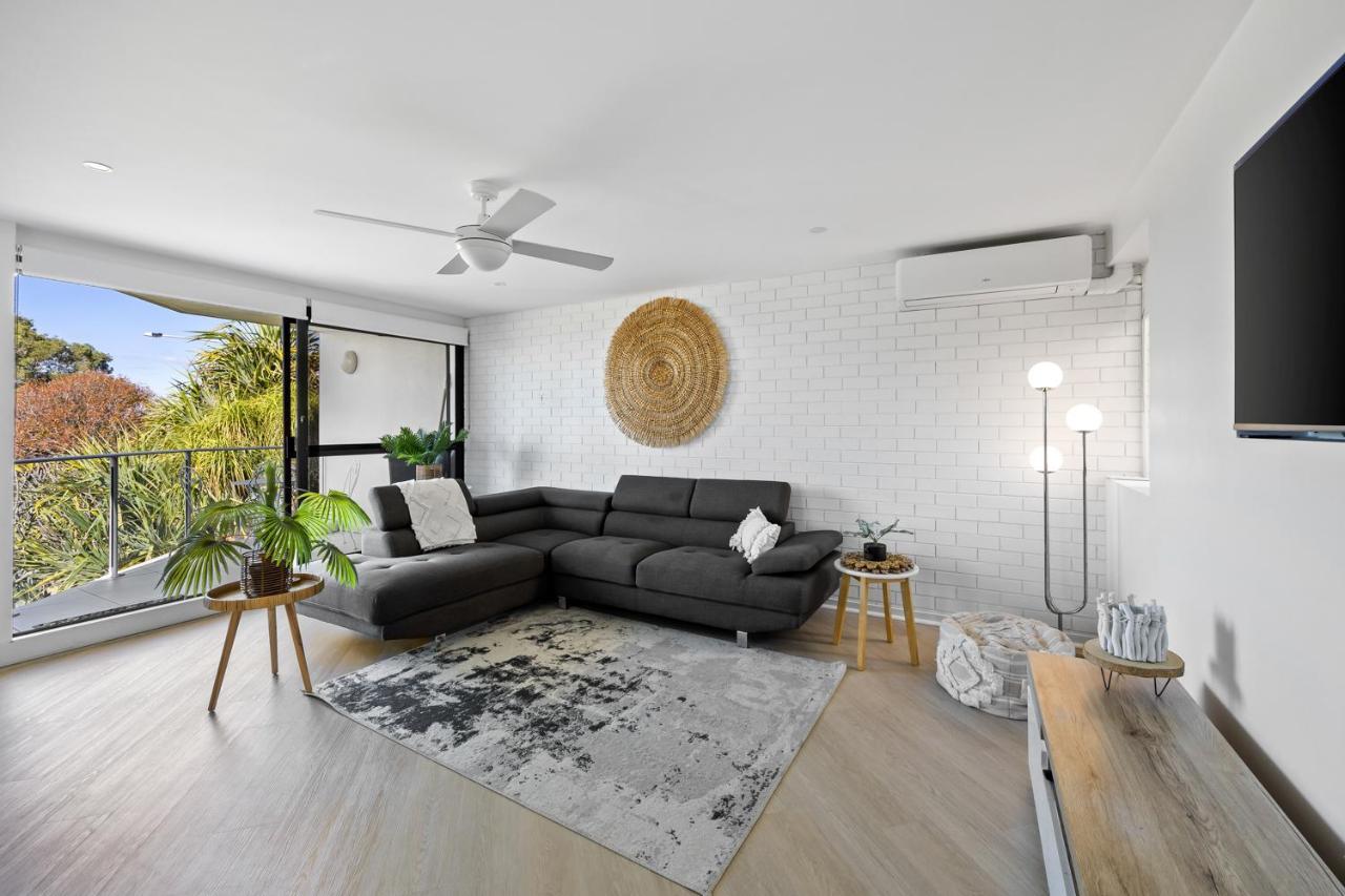 Beachside Views 2 Bedroom Apartment 물루라바 외부 사진