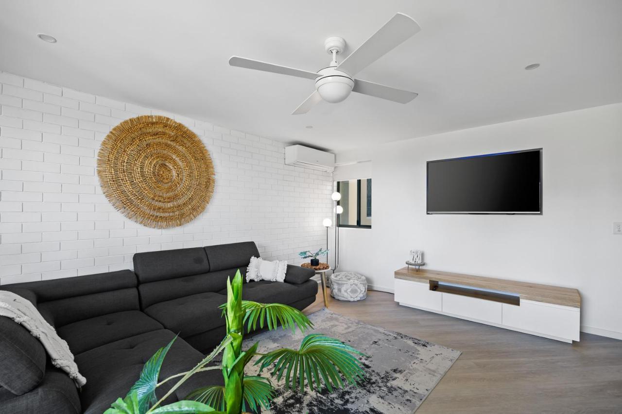Beachside Views 2 Bedroom Apartment 물루라바 외부 사진